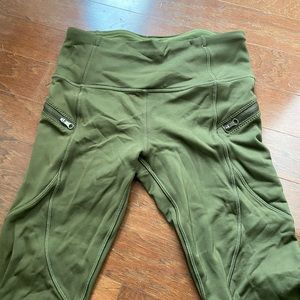 LULULEMON: Limited Addition Olive Green Leggings